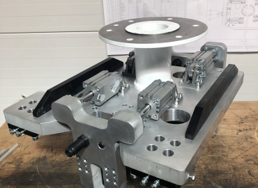 Robottal mozgatható pneumatikus termékmegfogó